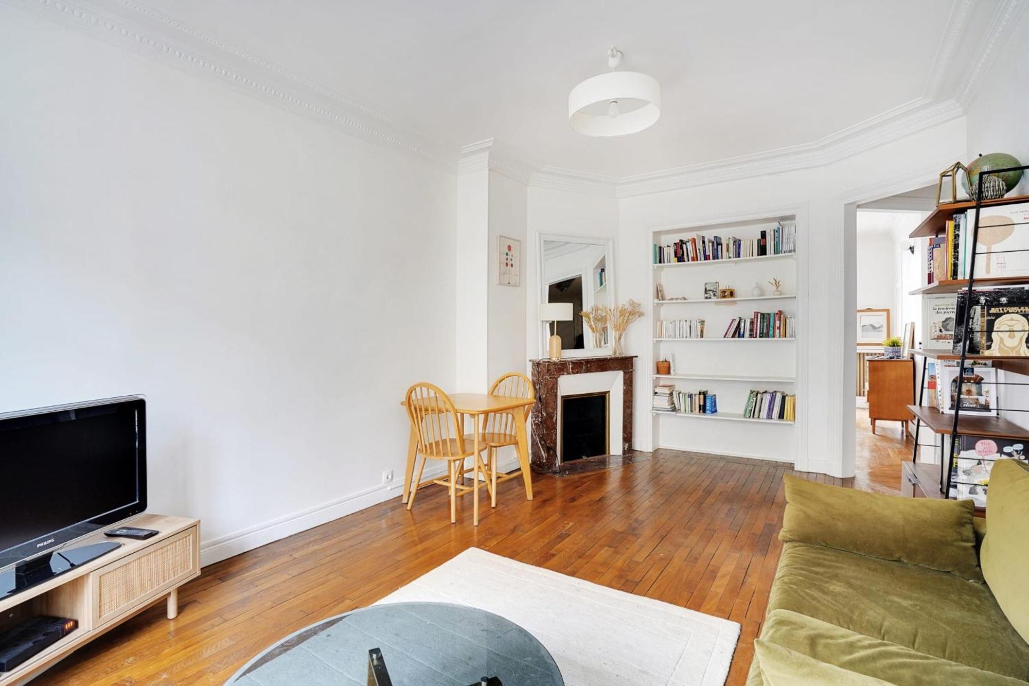 Buttes Chaumont Charming For 4 People Paris